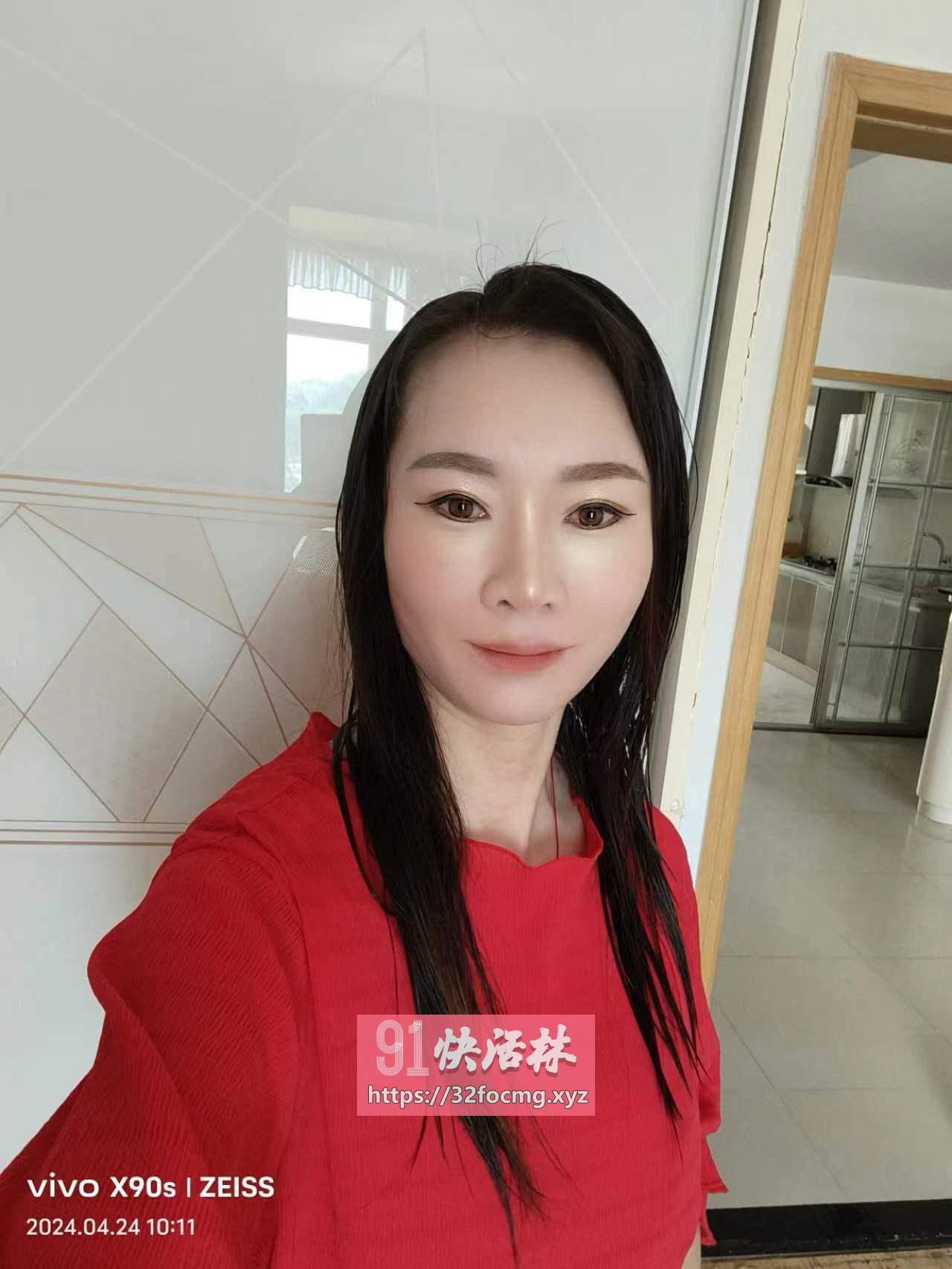 骚气十足的美少妇