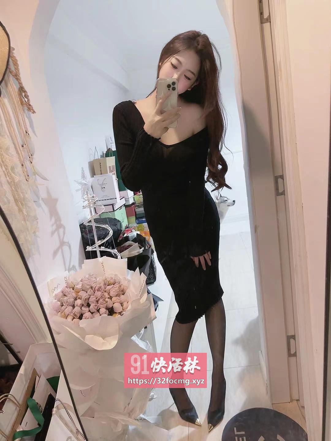粉嫩黑丝骚货校花兼职00后