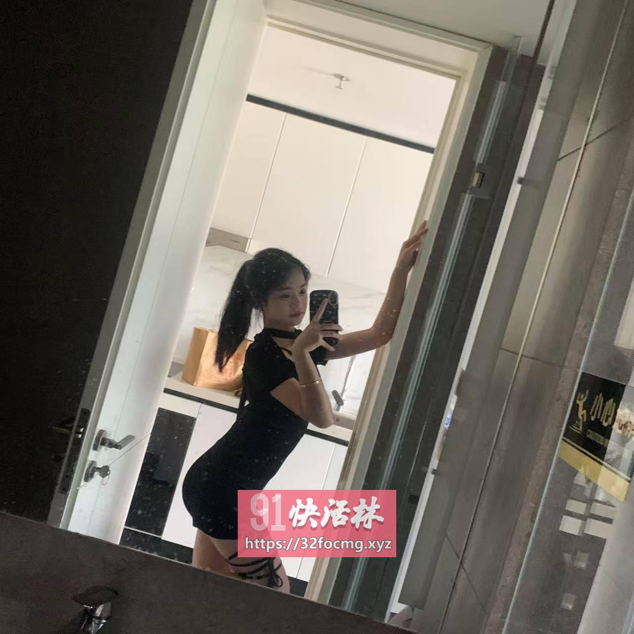 小妹齐逼包臀裙很是诱惑