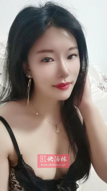 大长腿青青穿黑色