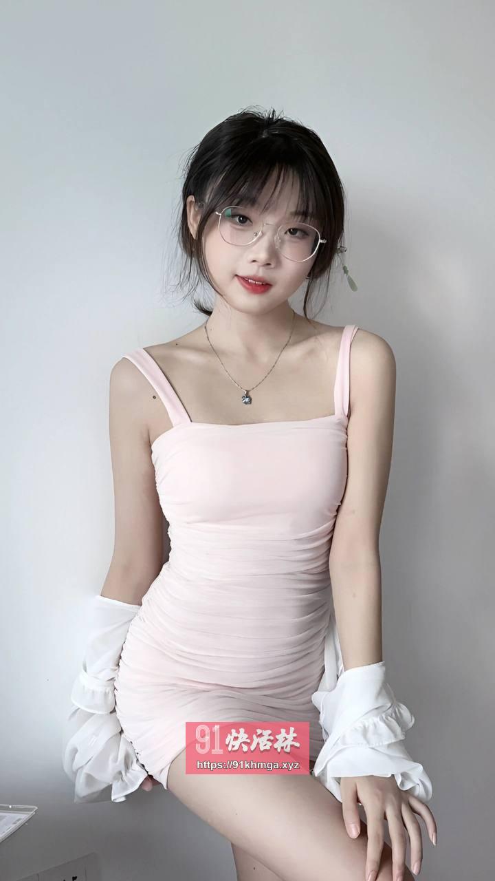 粉嫩小骚B，乖巧听话