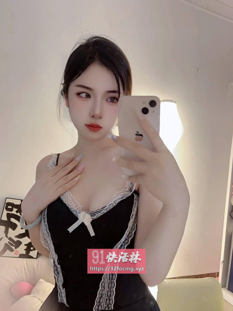 舌吻巨乳大波妹