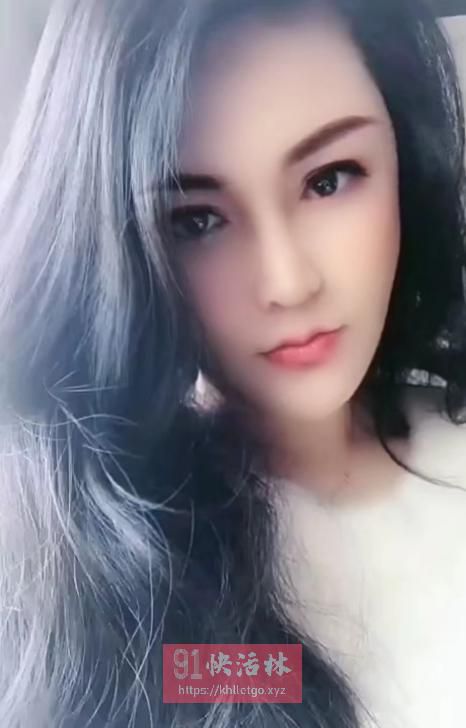 秦淮性感气质姐姐