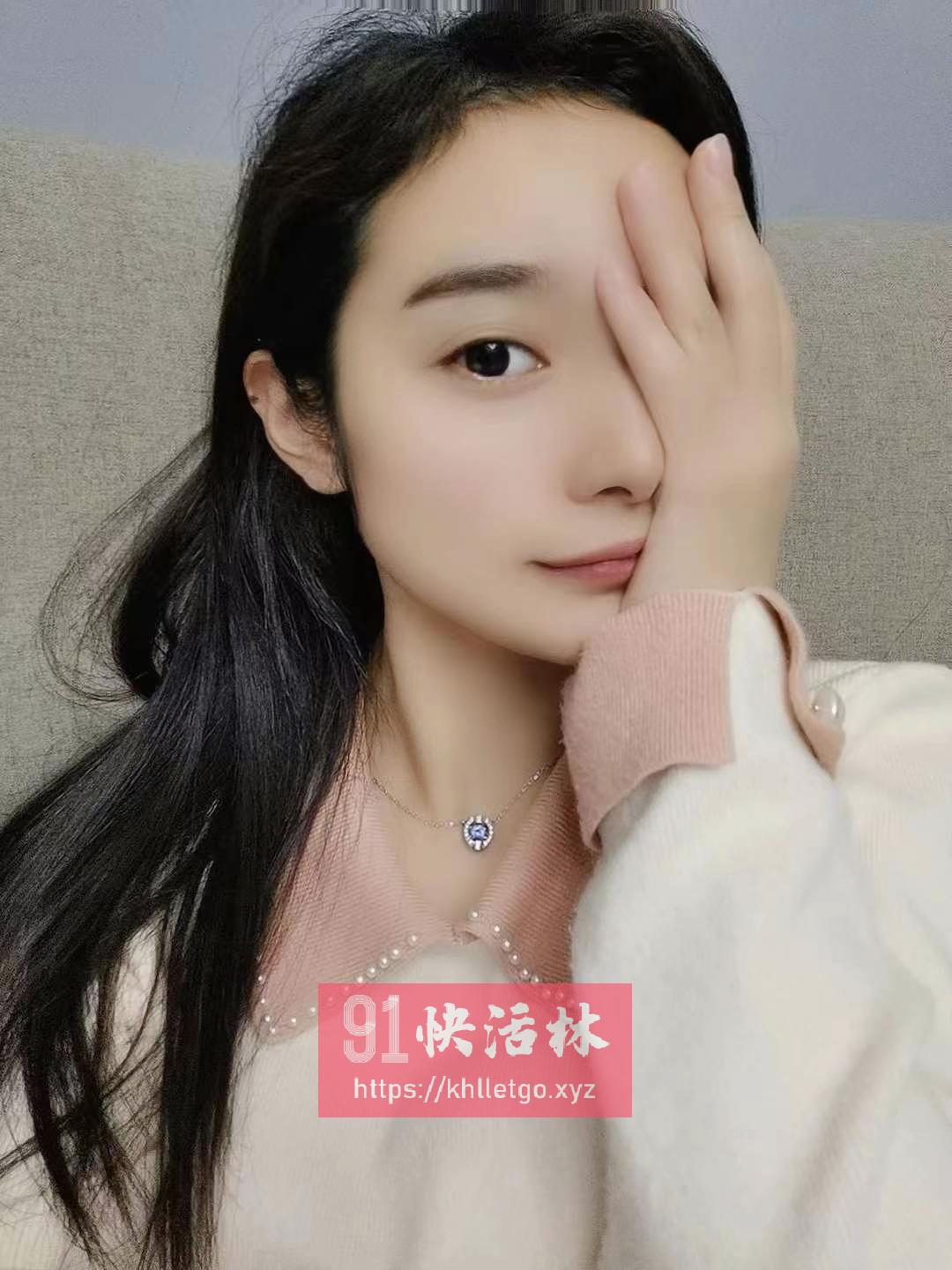 温江馨儿娇小美女