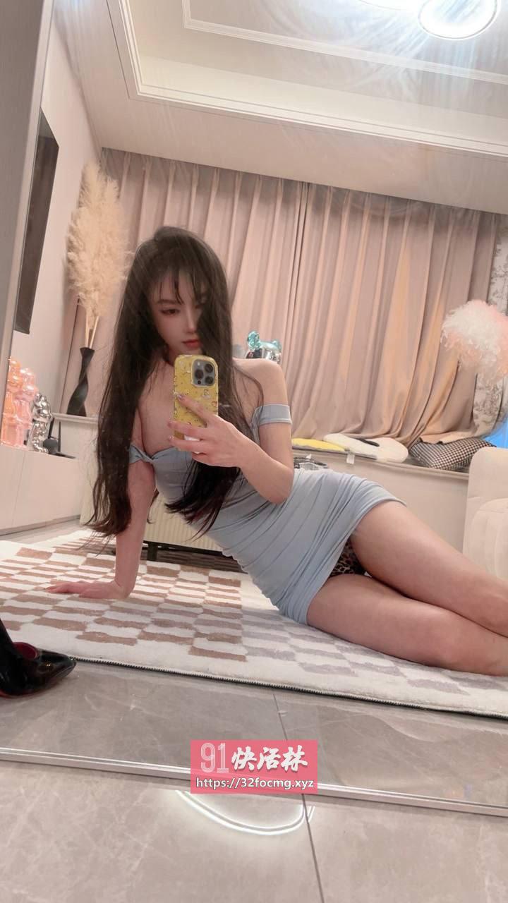 高质量长腿大胸美女