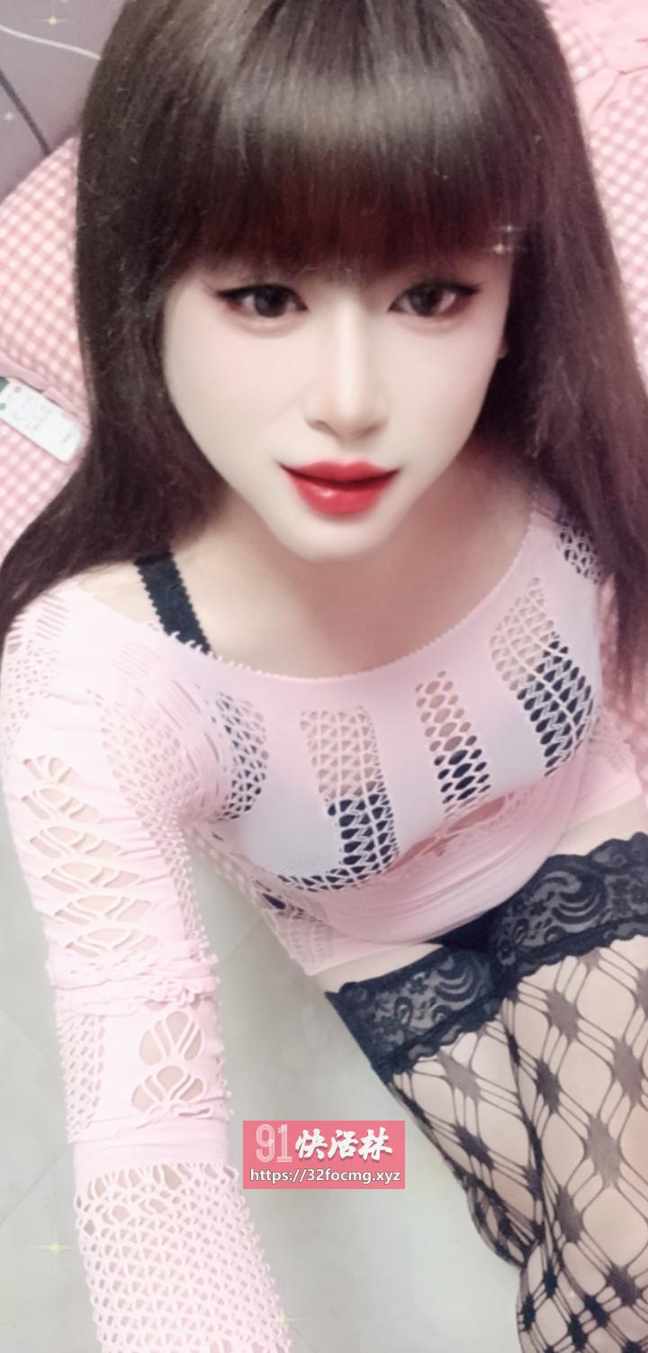 小丽肤白貌美大长腿