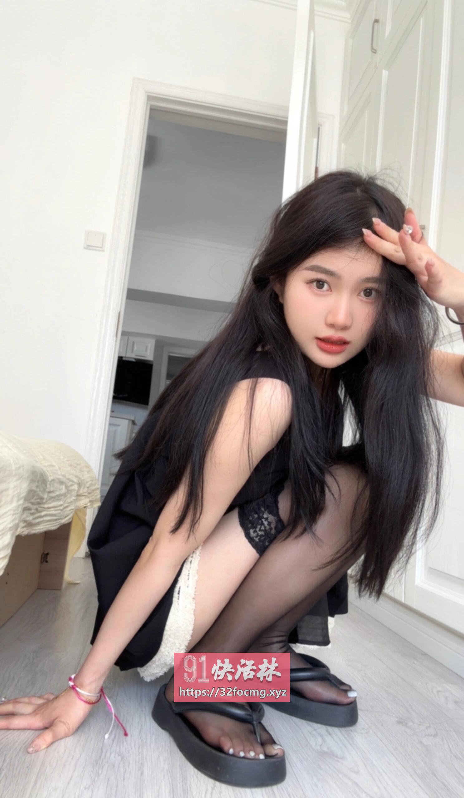 性感黑丝小妞
