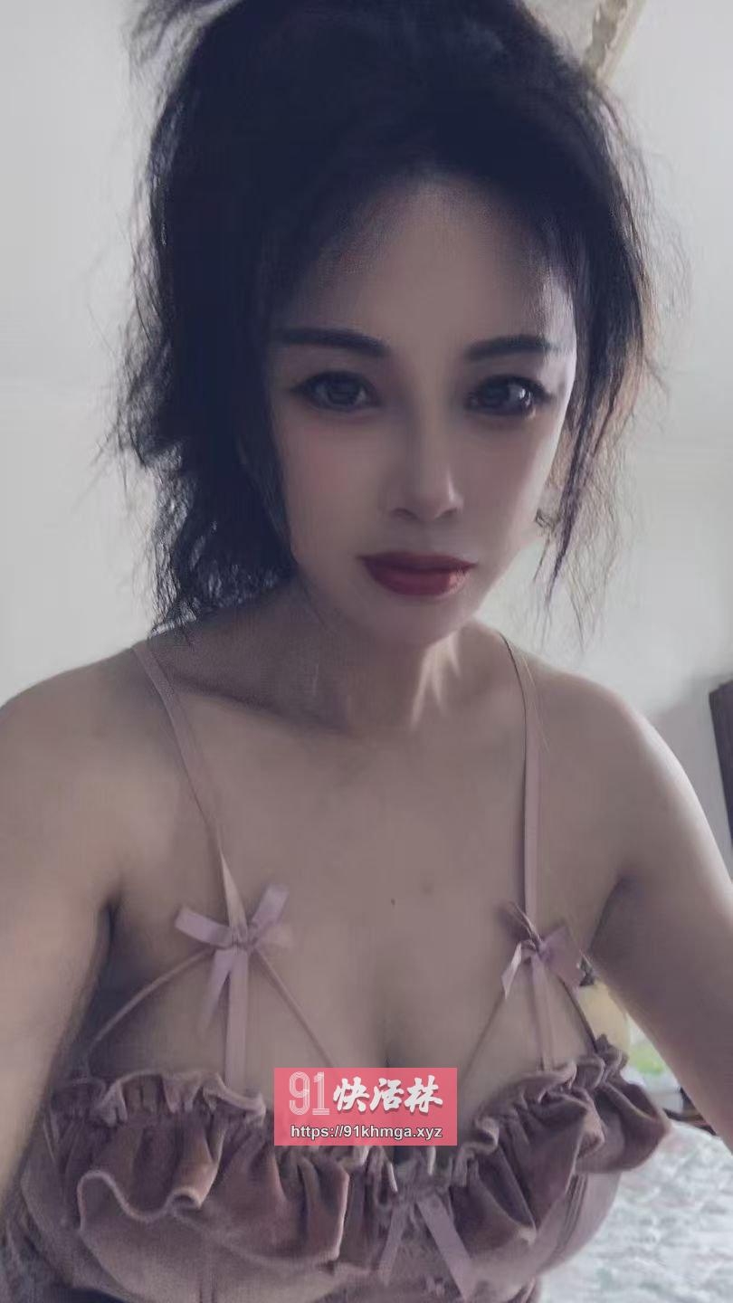 服务到位大奶风骚姐姐