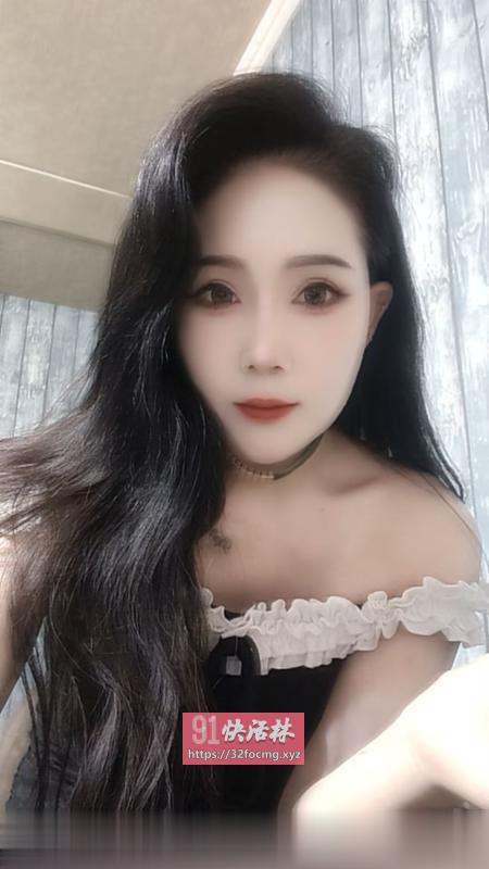 白嫩微胖小妹