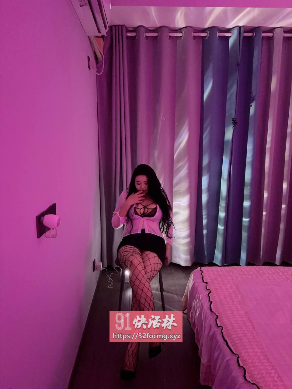 性感肉感骚御姐