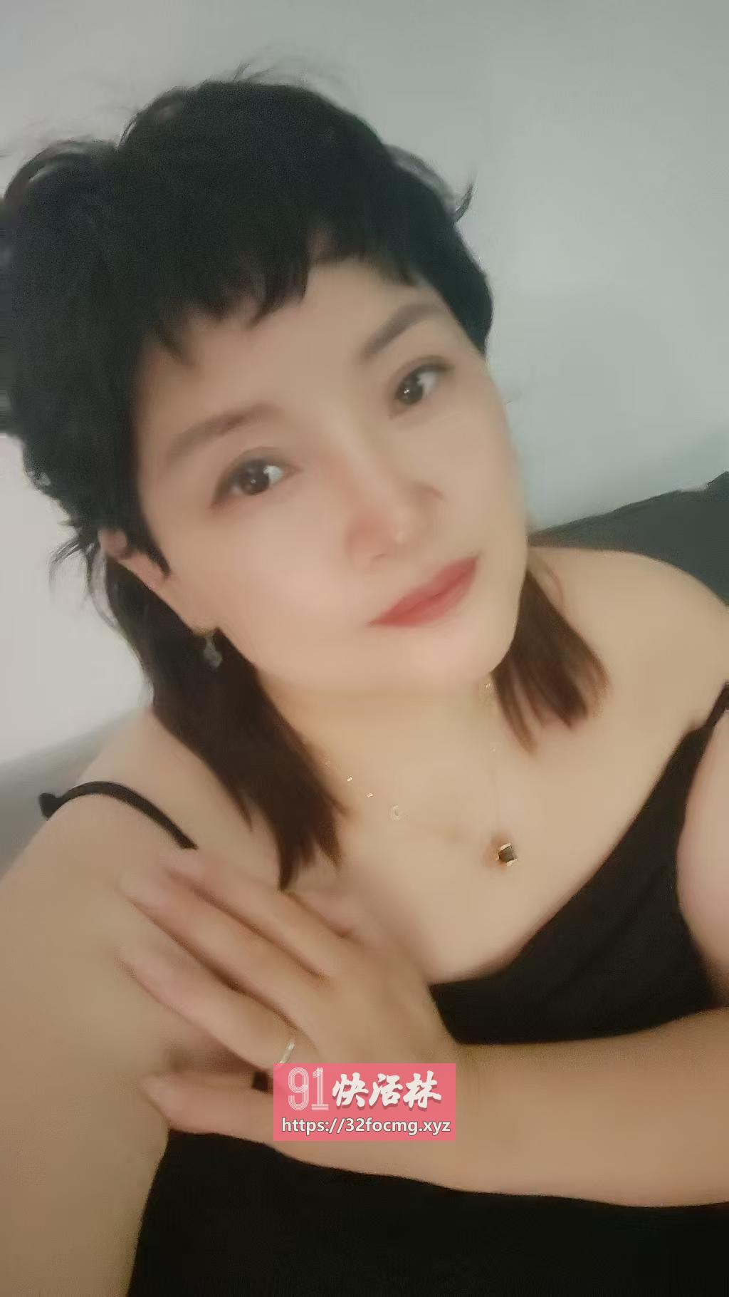 风骚熟女姐姐英子