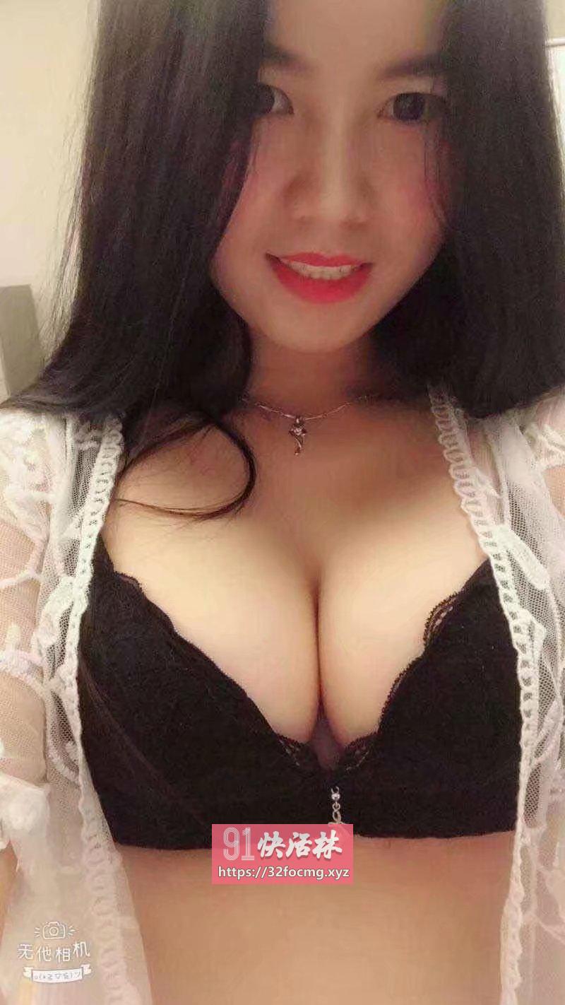 爆乳甜妞吹箫女皇