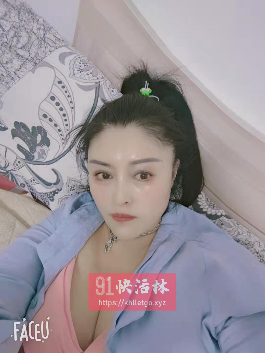 一位服务到位的熟女