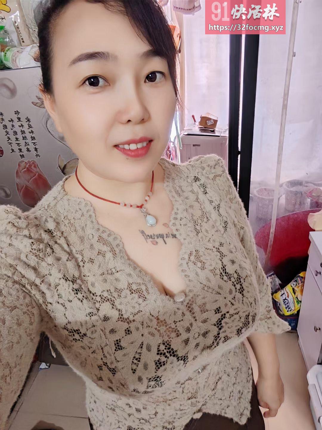 光明巨乳少妇