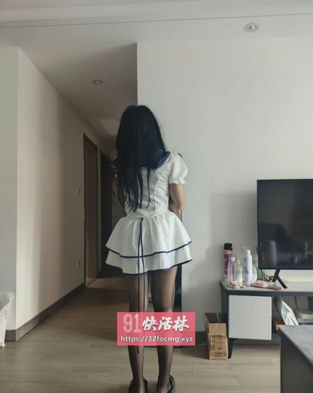 嫩妹碰一下汁水流出来了