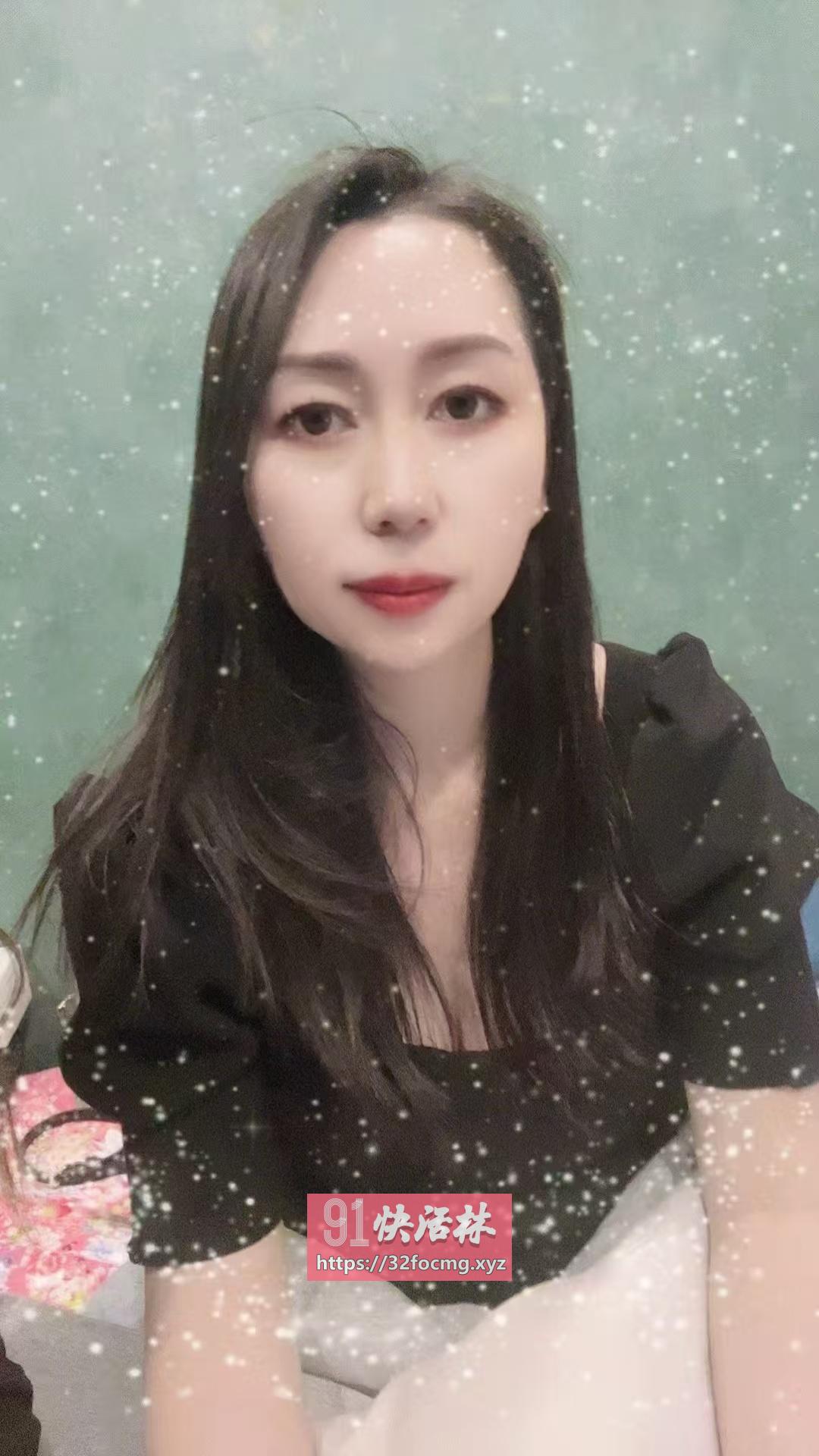 超喜欢这个又大又白的咪咪