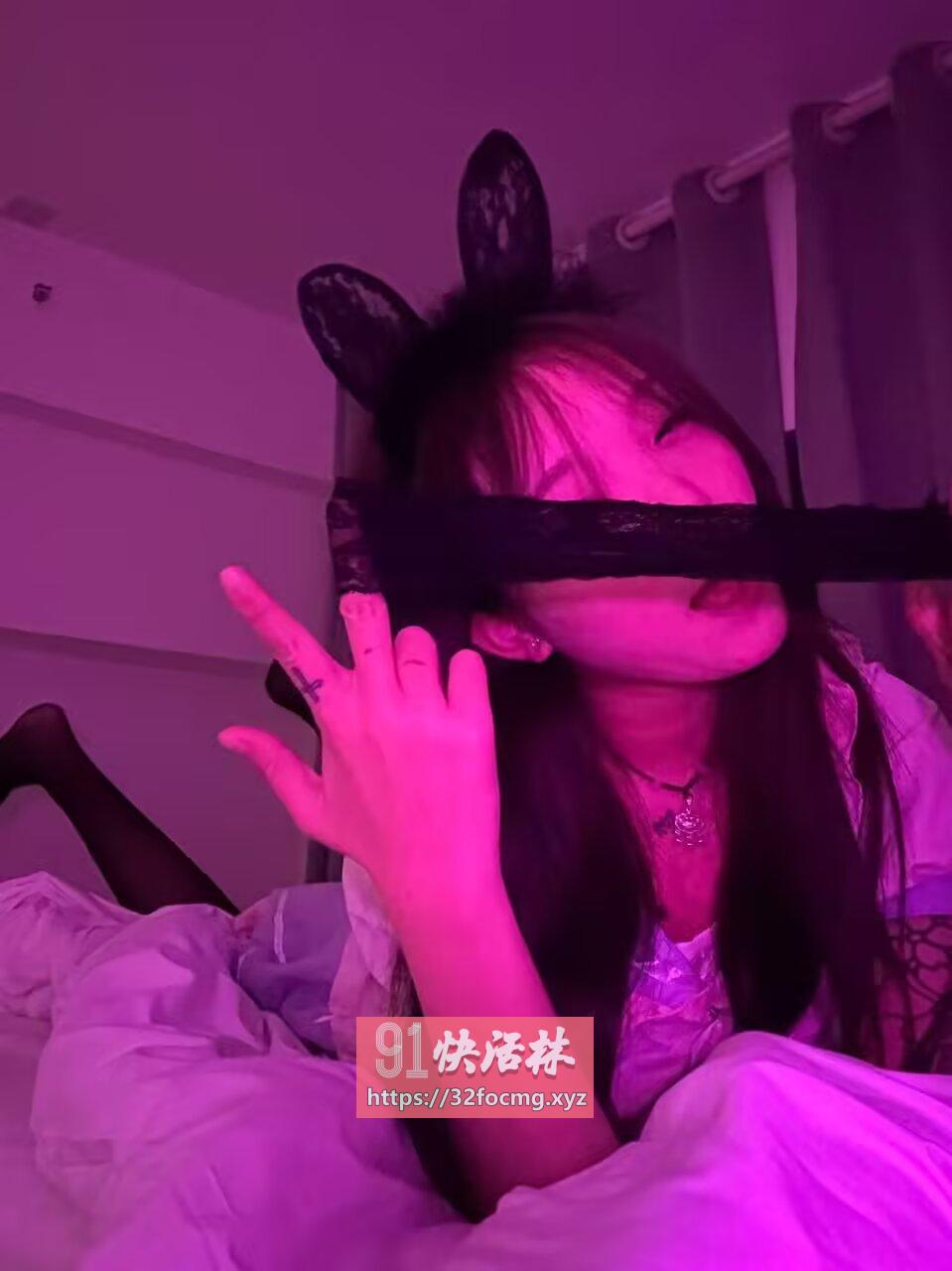 避雷龙岗萱萱