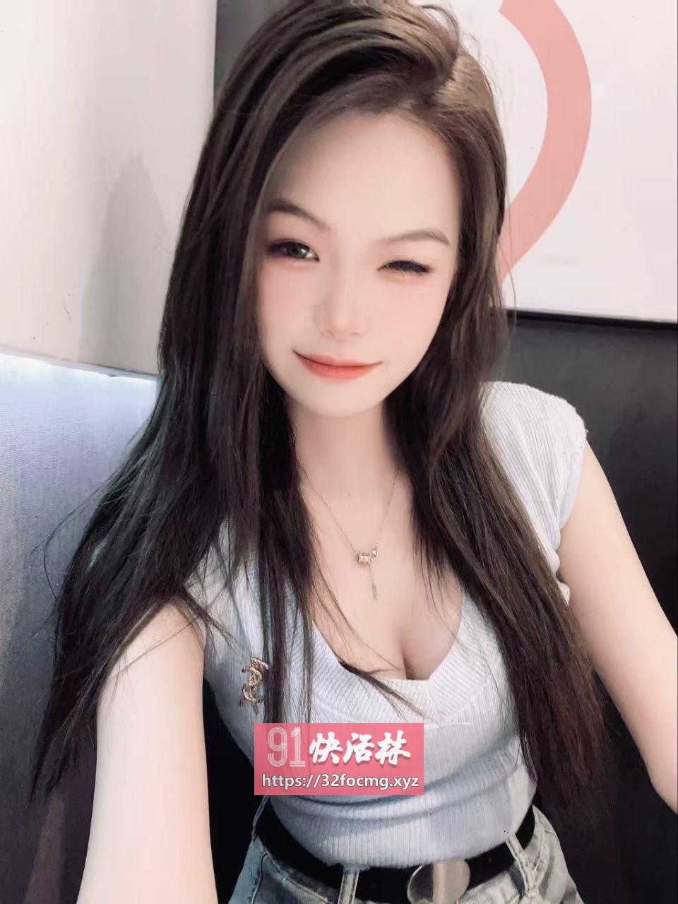 清纯白嫩大奶妹