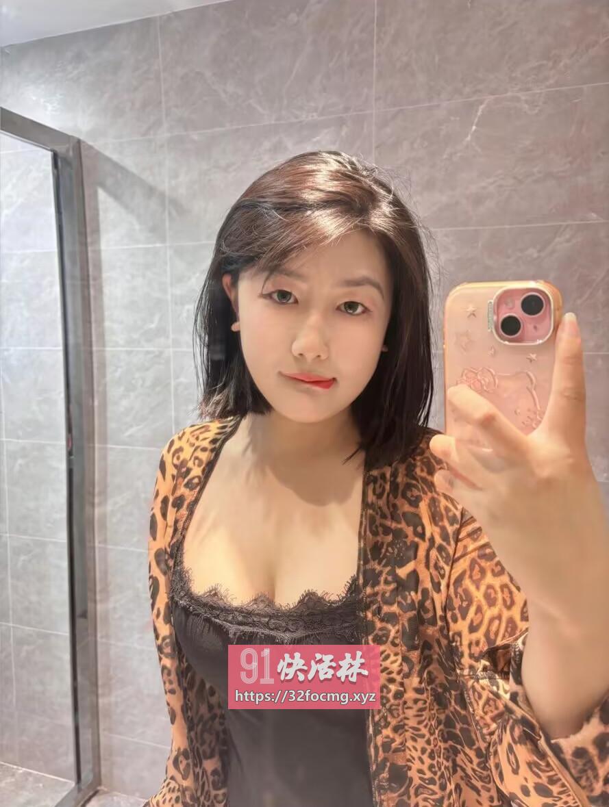 滨江丰满白皙反差妹