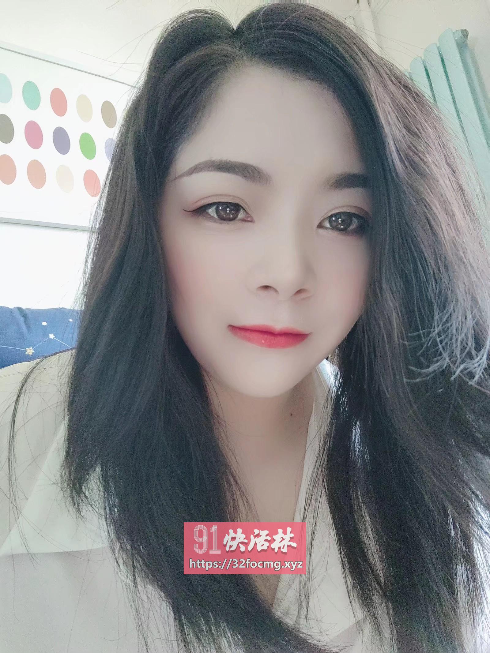 北苑黑丝小少妇