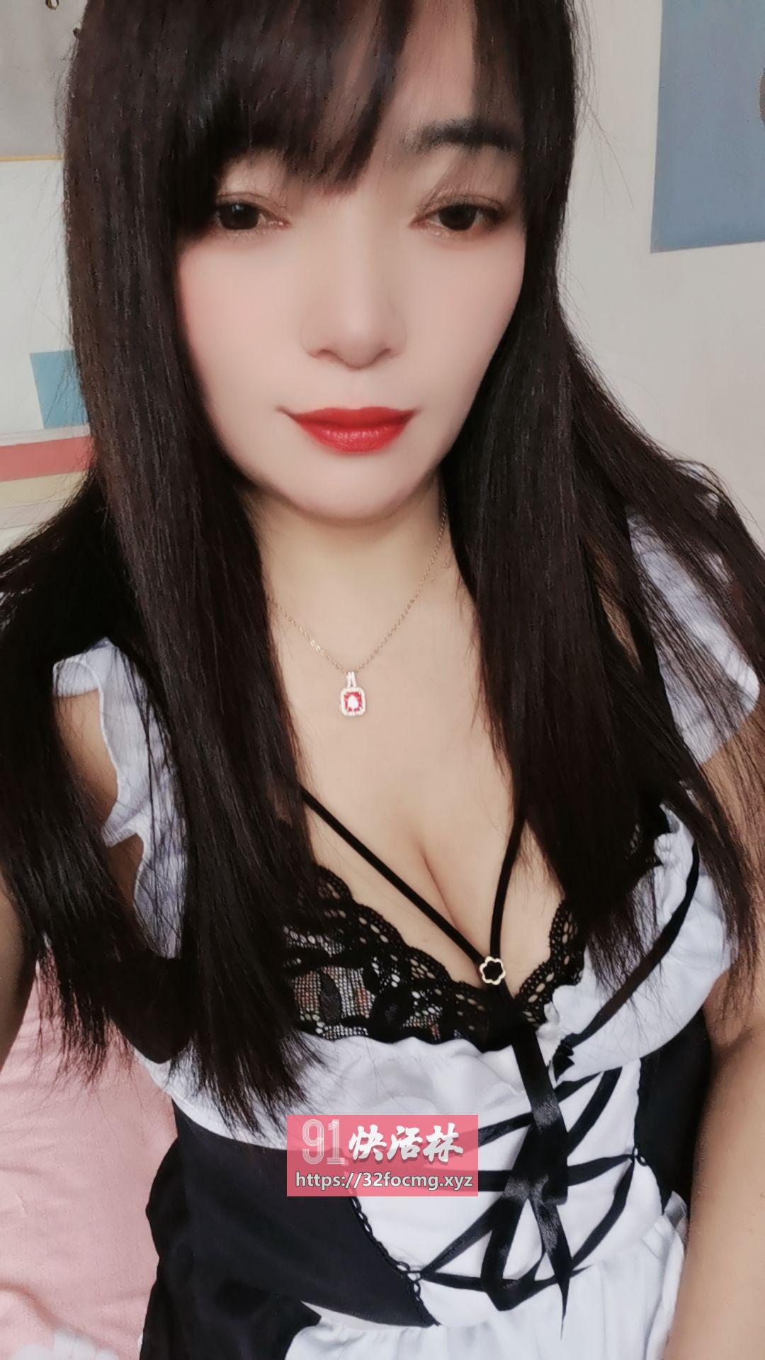 大胸勾人少妇