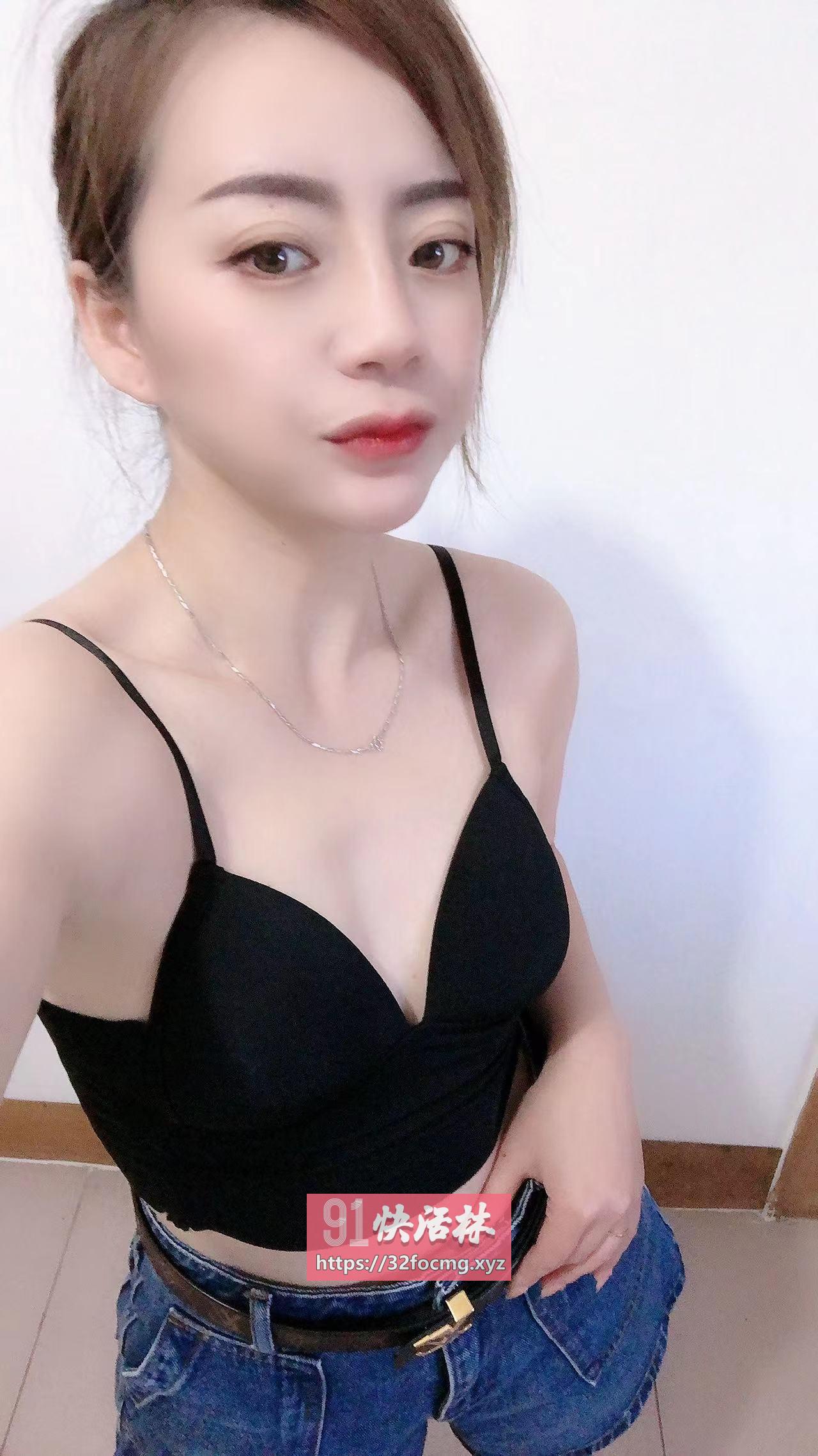 幺妹各种丝袜诱惑受不鸟