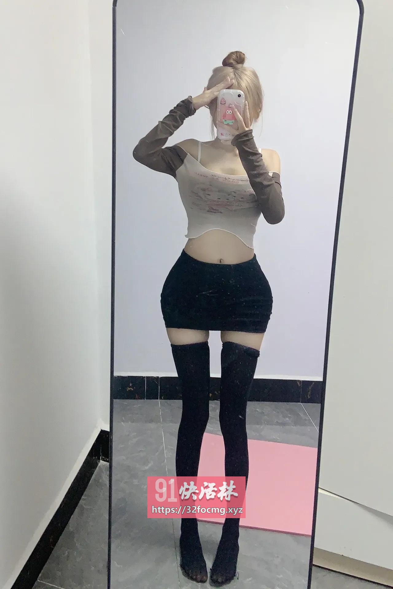 南湖白嫩巨乳妹