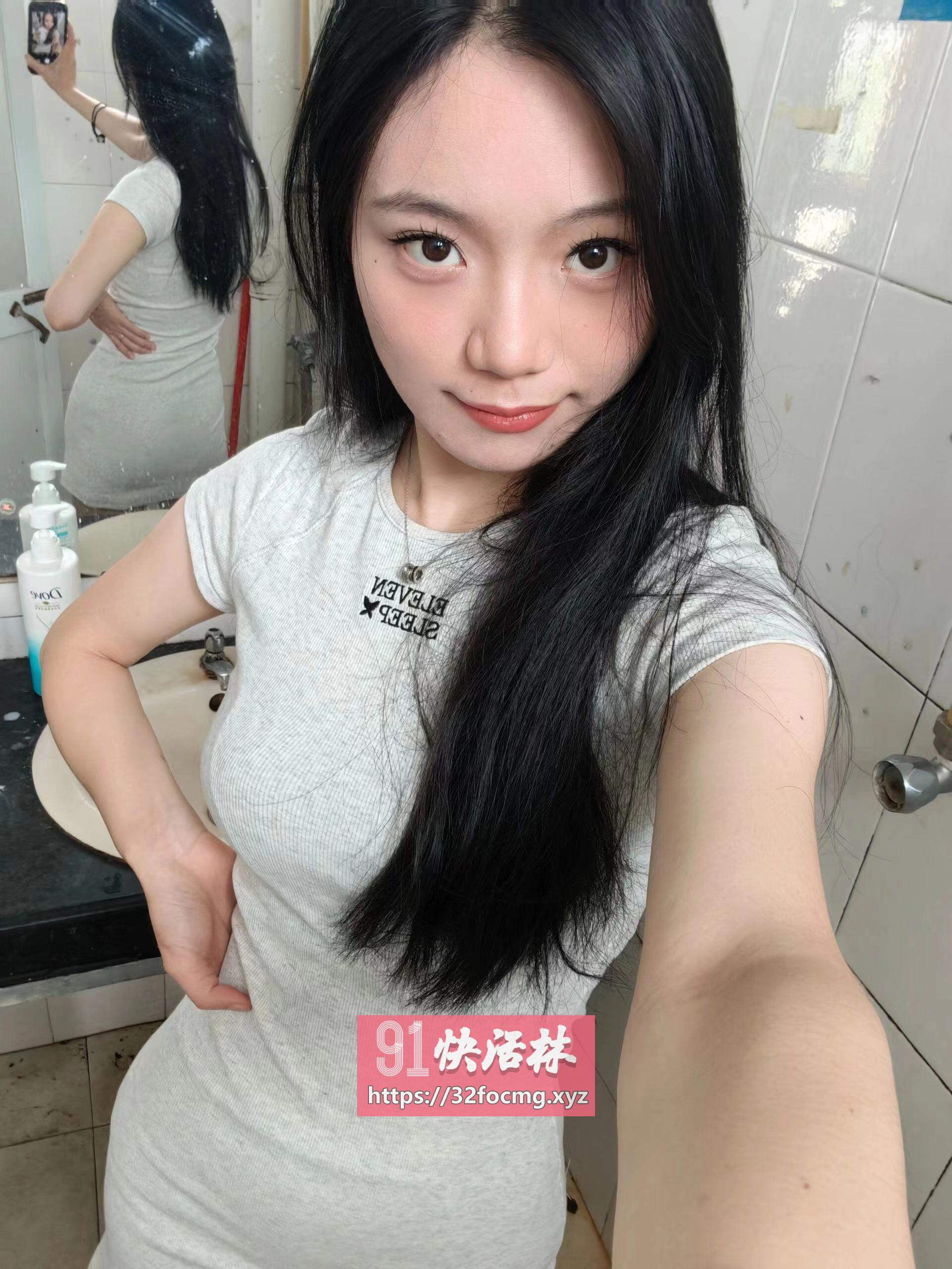 细皮嫩肉小骚妹