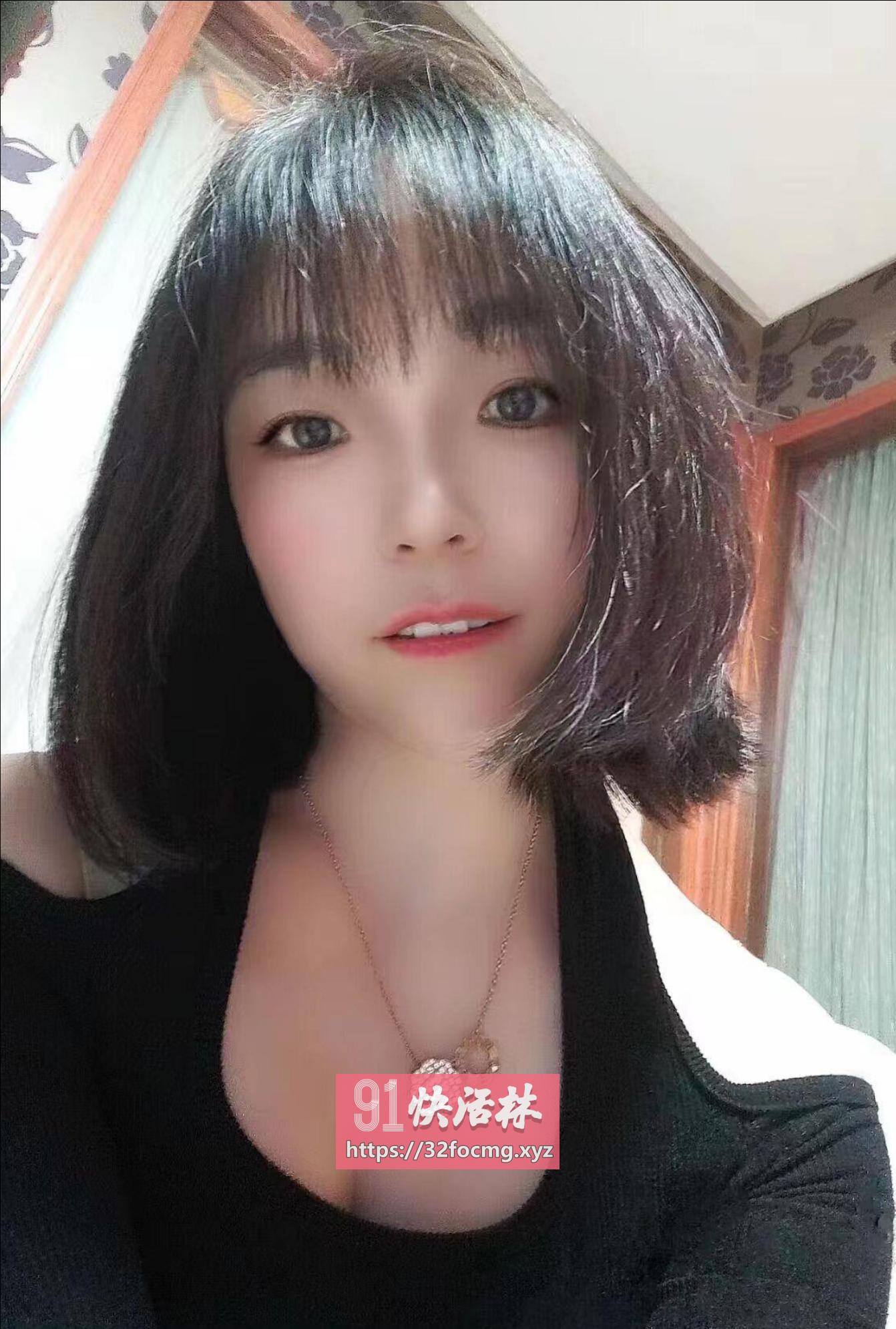 高新超级性价比可爱年轻妹子