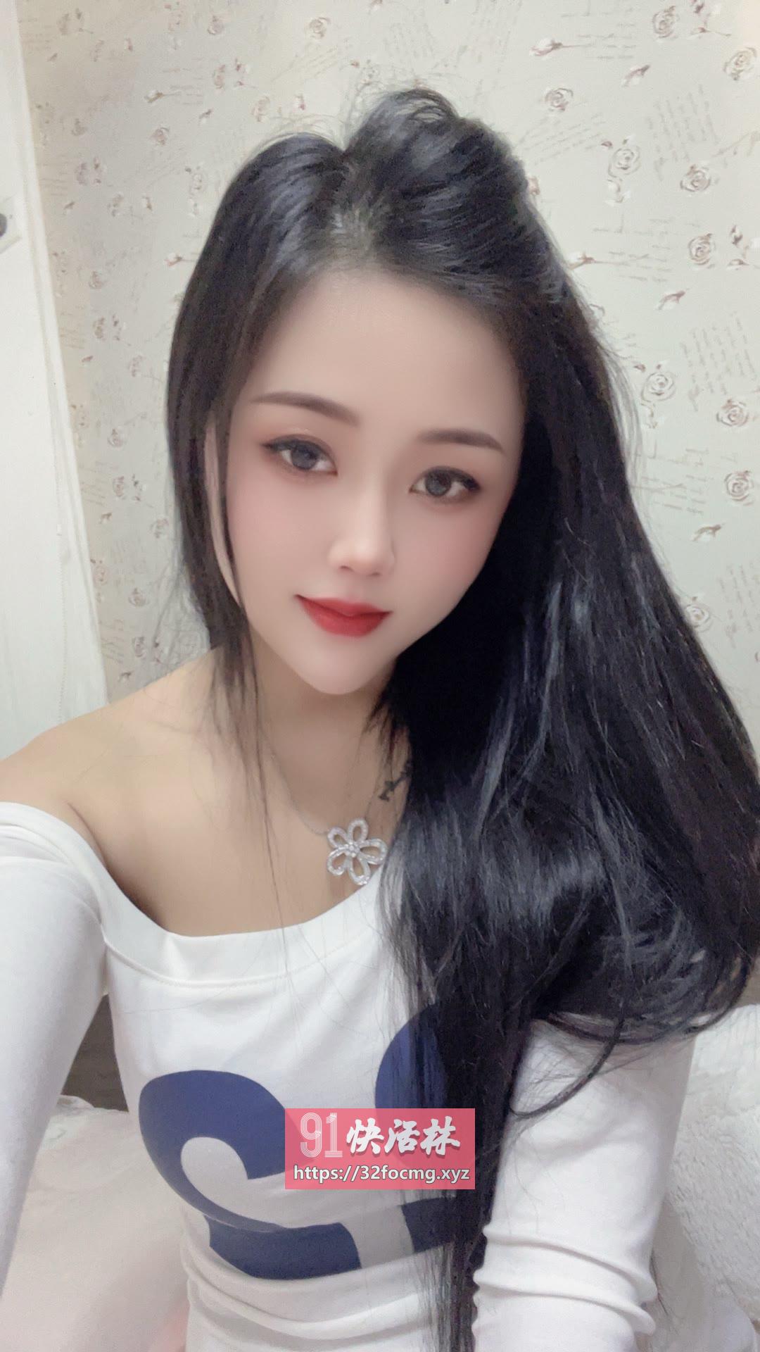 韵味十足兼职尤物骚货