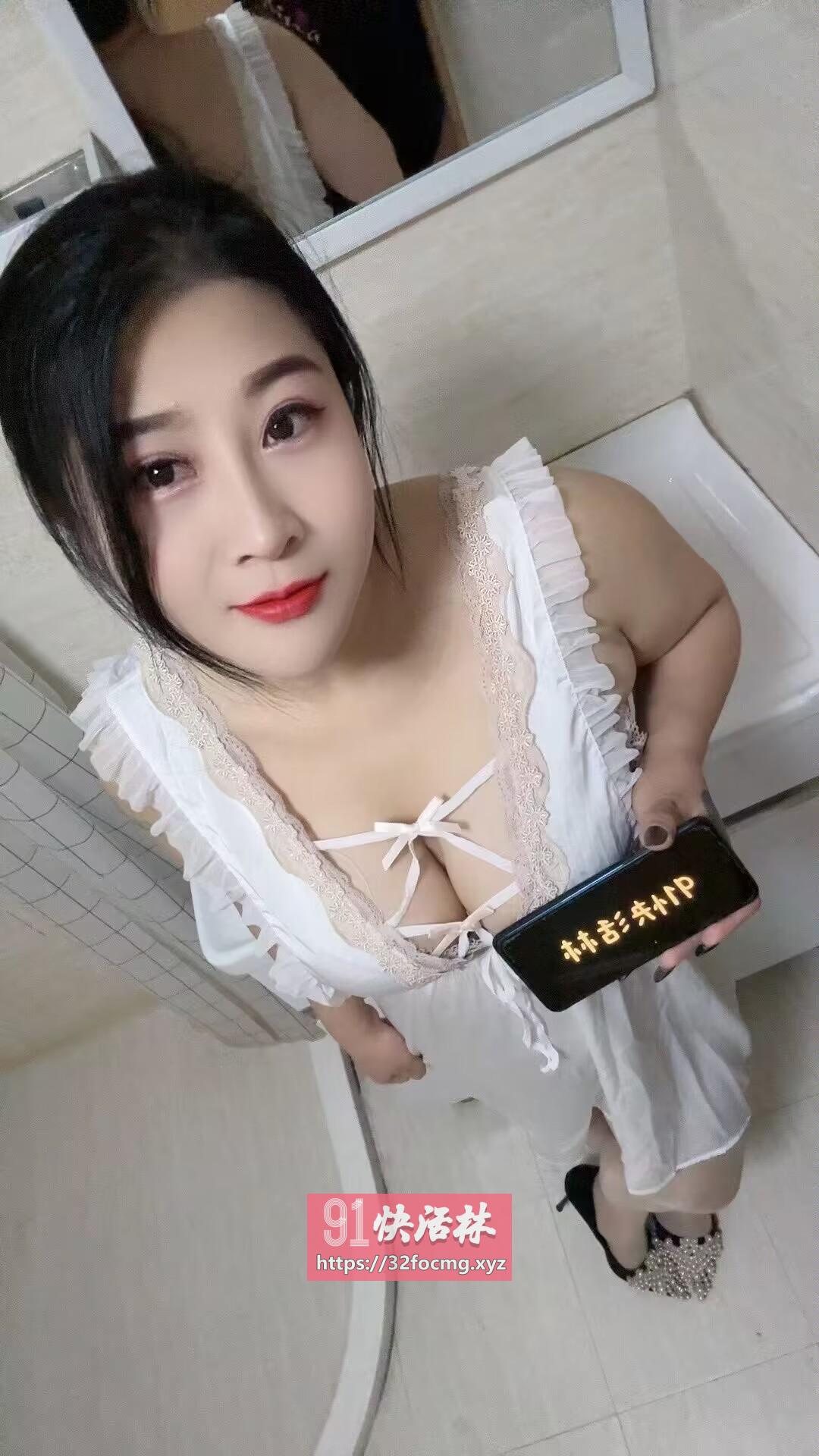 服务型大奶妹妹