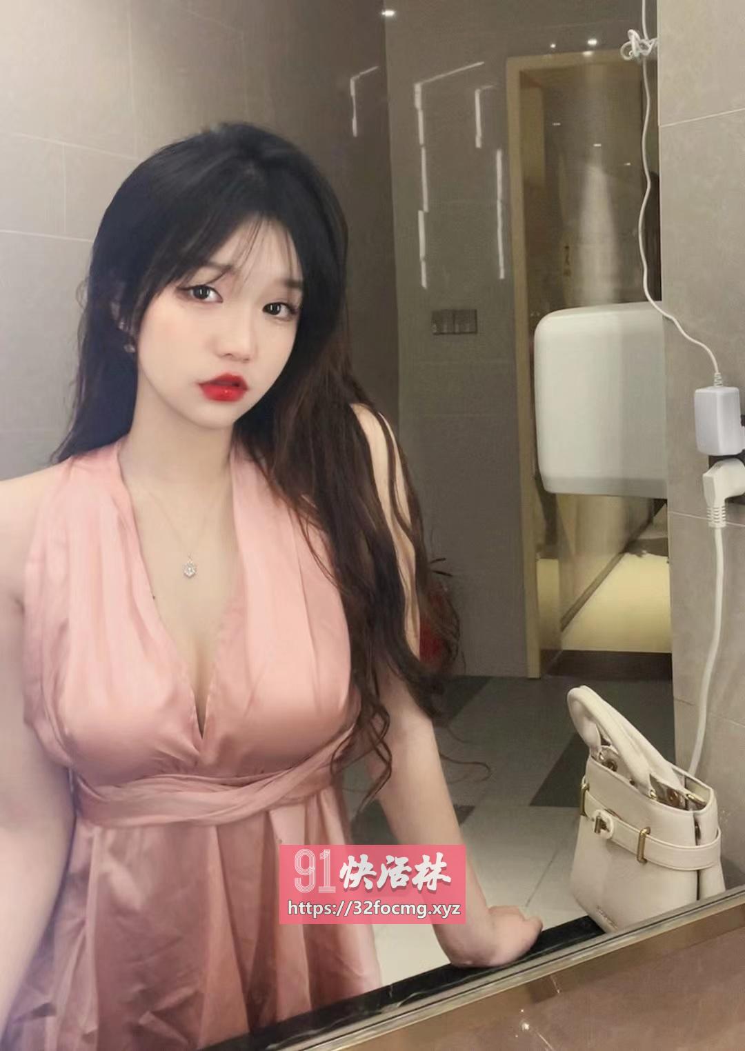 年轻情趣少妇