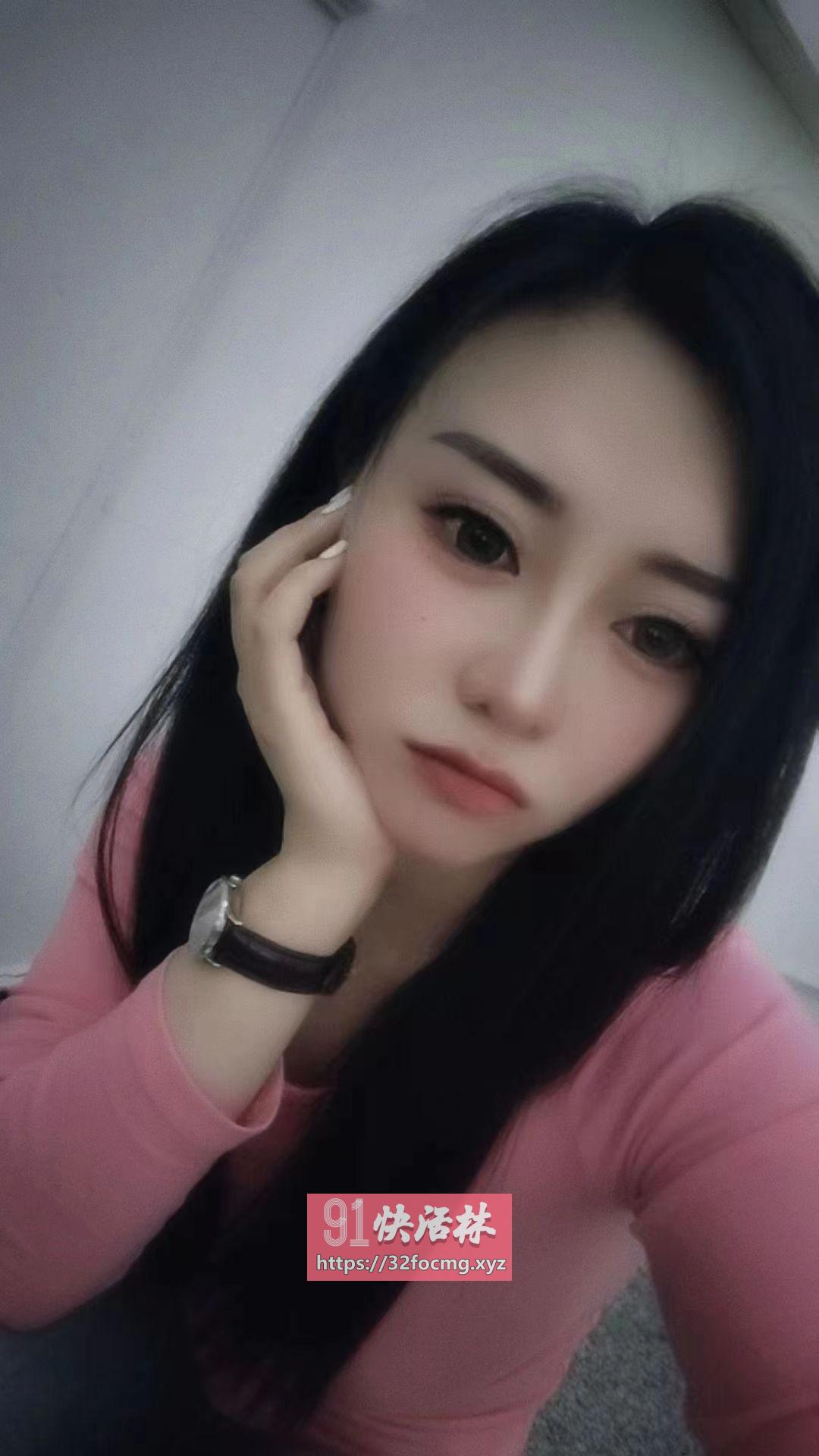 性感翘臀大胸高颜值御姐