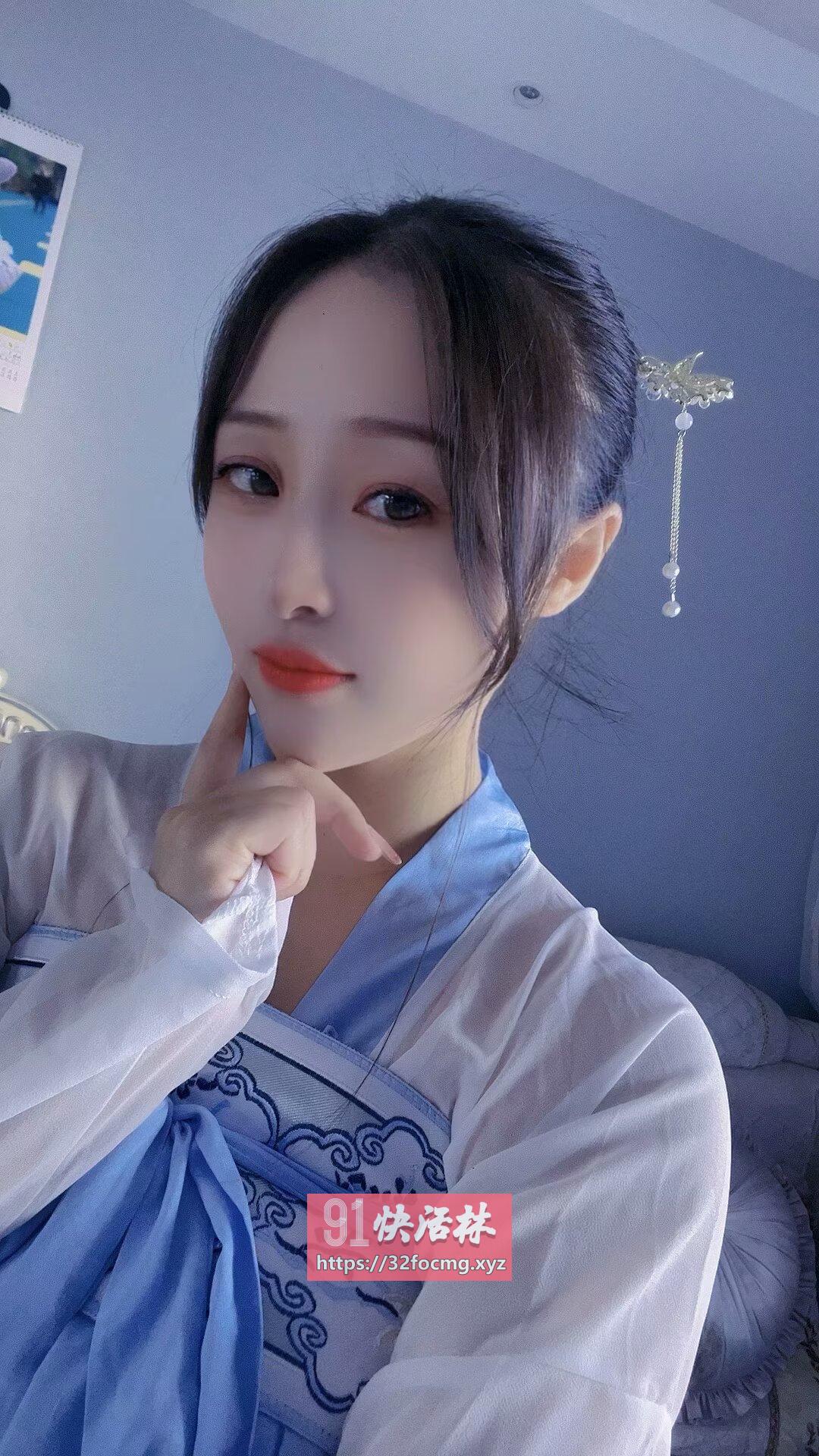 范湖浅笑笑