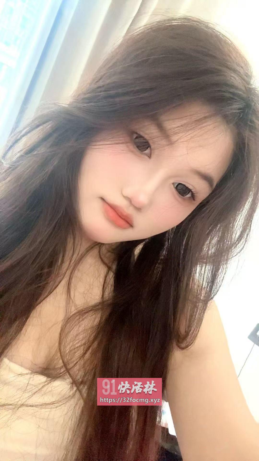 前凸后翘小骚妹