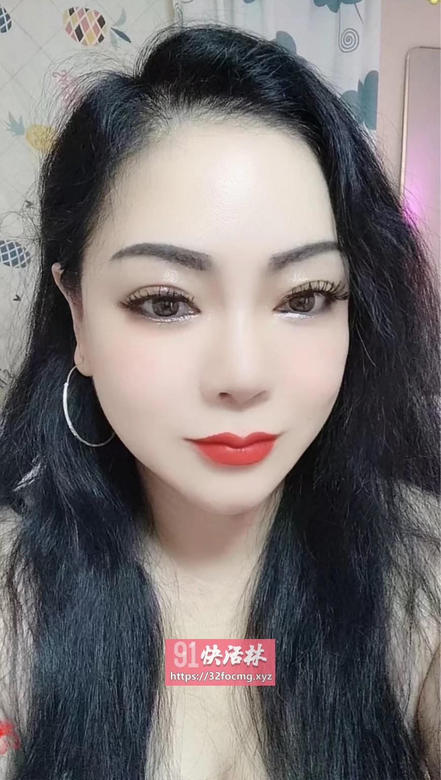 伊宁性感圆润大胸爆乳