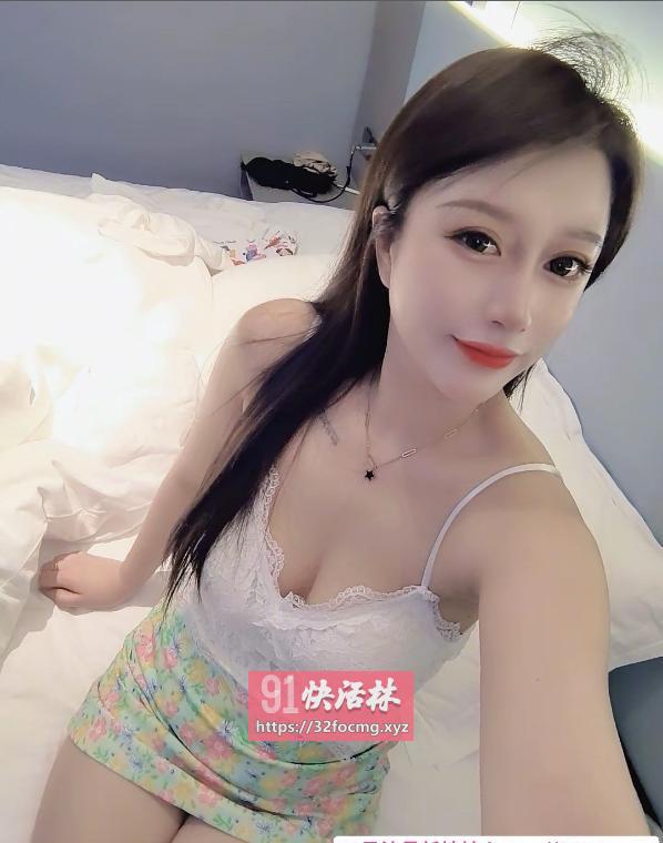 极品黑丝骚妹会吸会舔