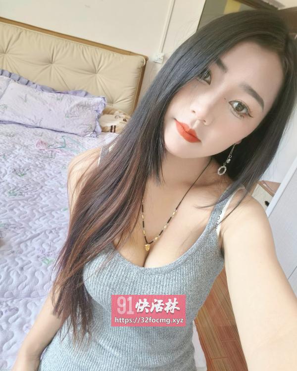 叫声很骚的大奶美女