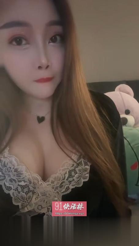 淫水泛滥小骚逼