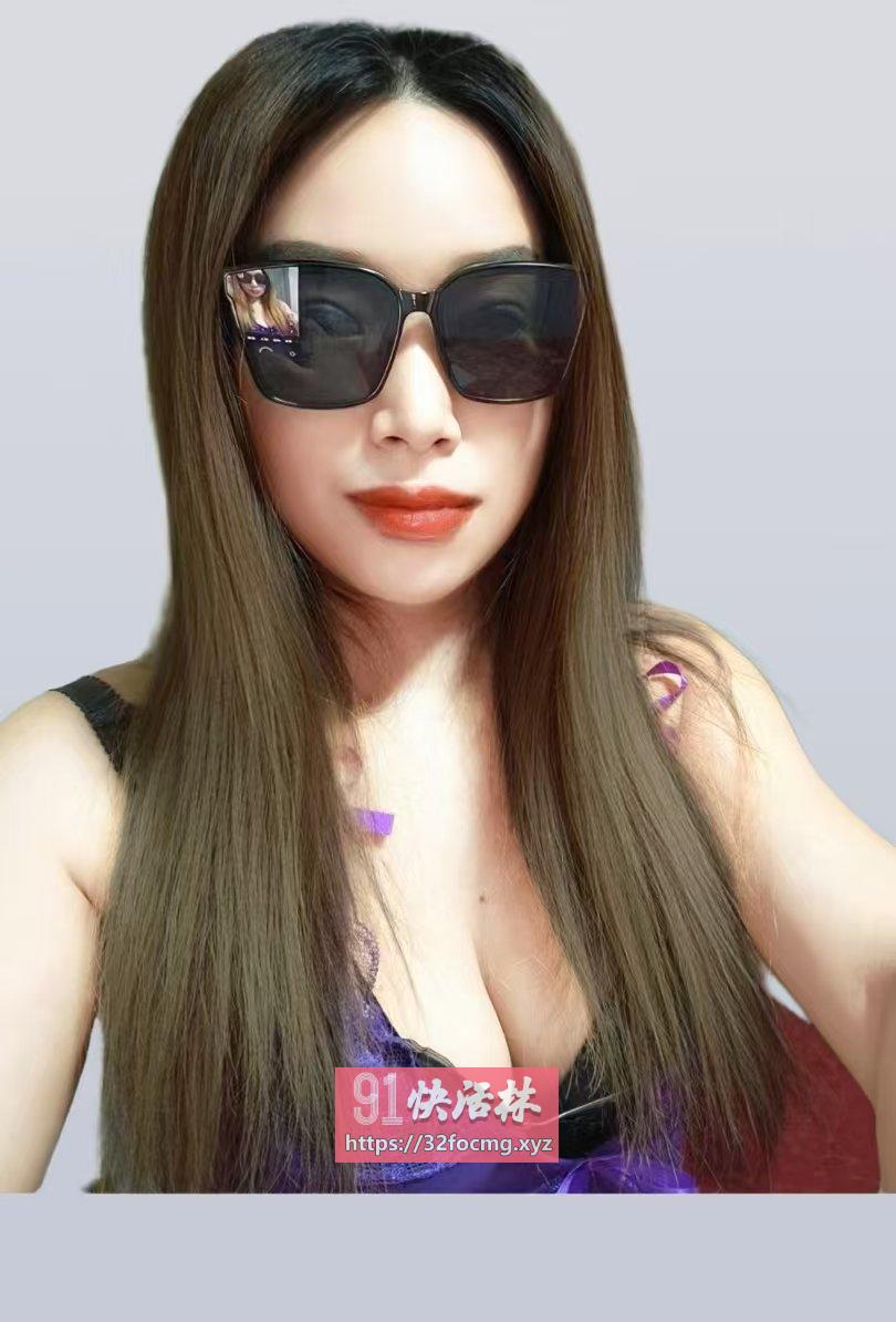 大胸肥臀性感少妇
