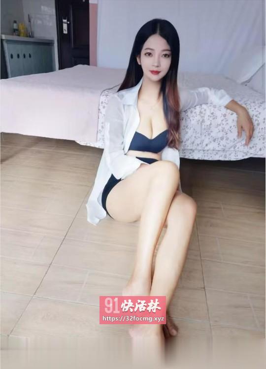 身材很哇塞的风骚女