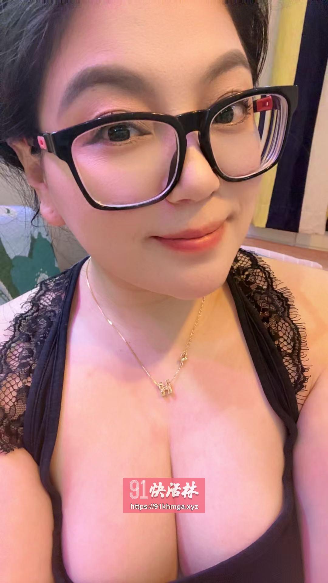 热情主动骚B人妻，价格实惠