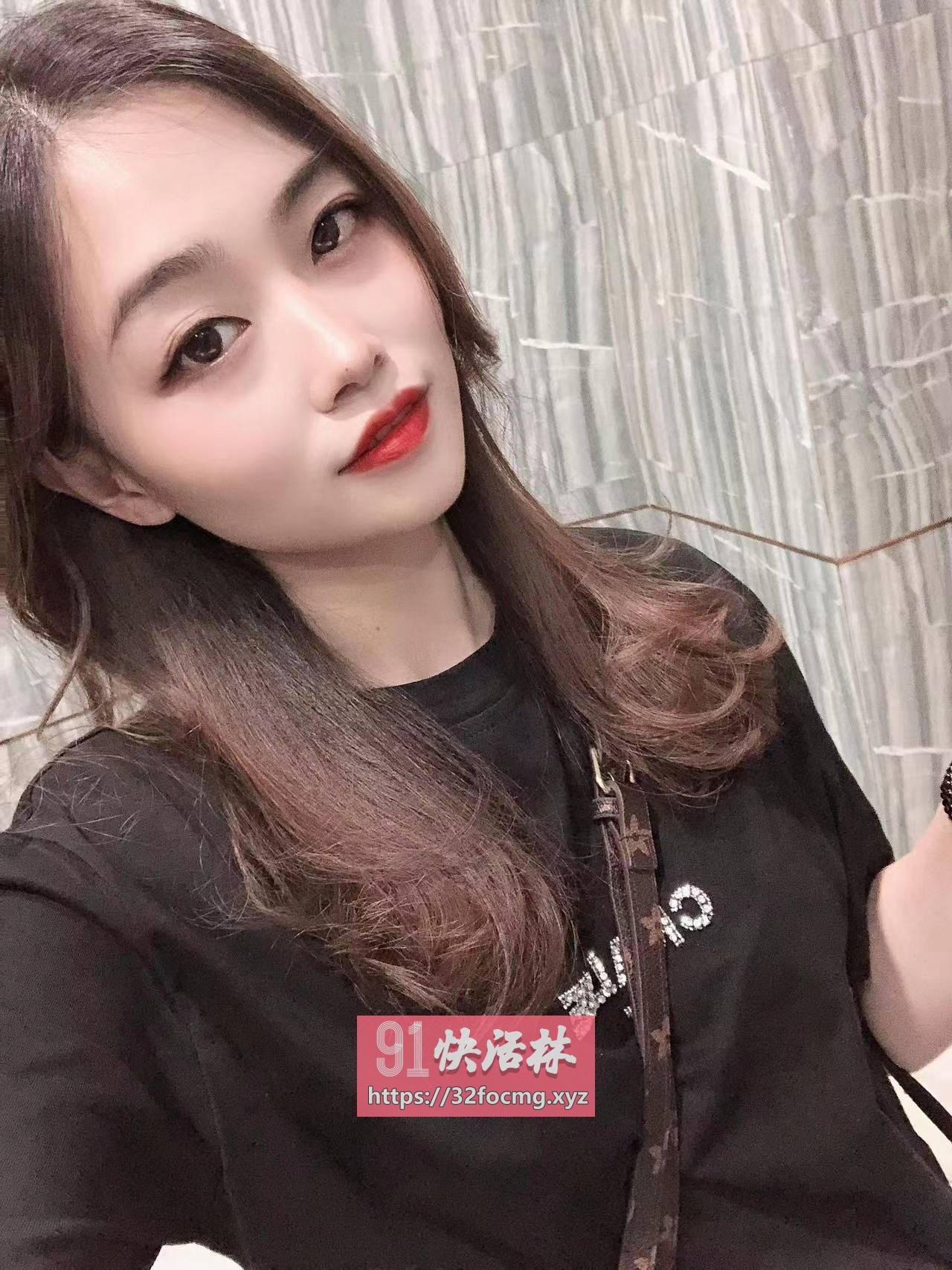 大长腿美女莉莉