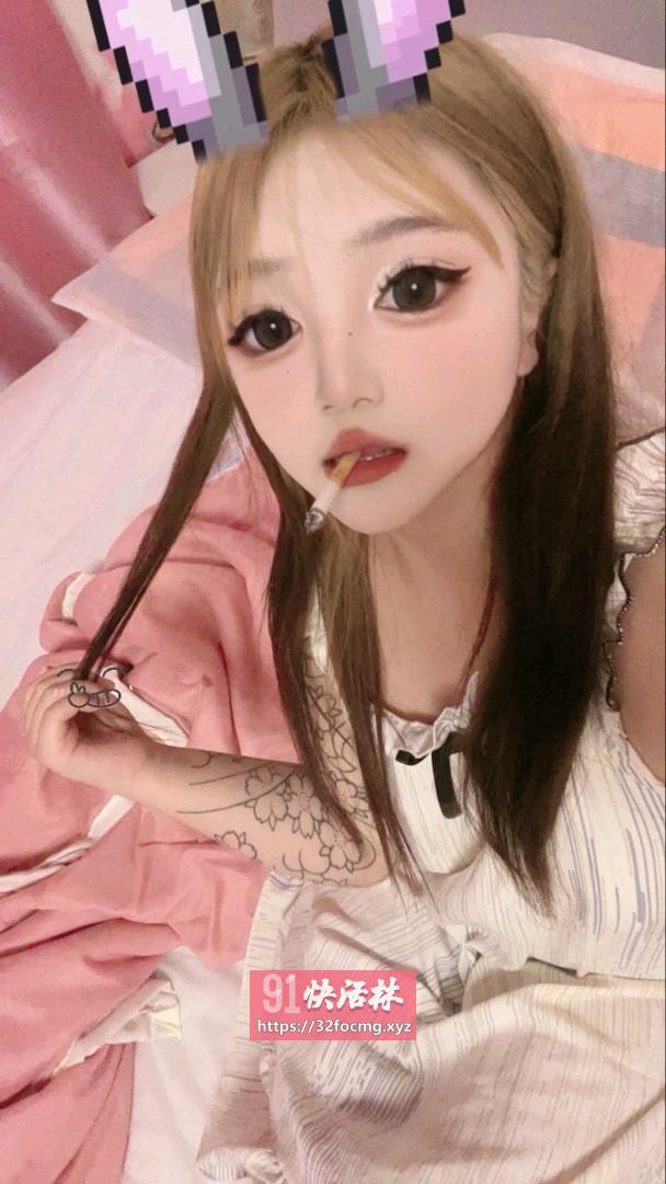 红粉一线天妹妹