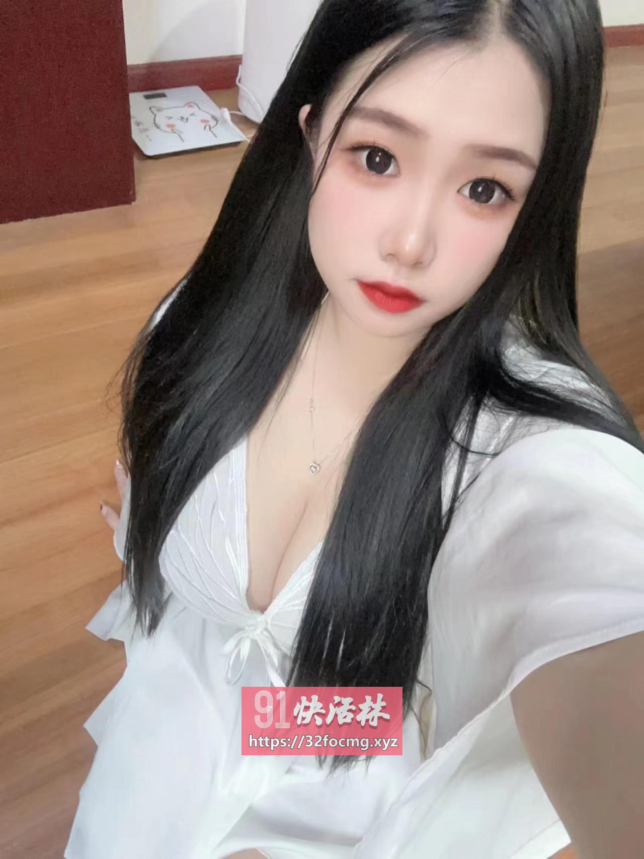 朋友推荐一个20出头妹子