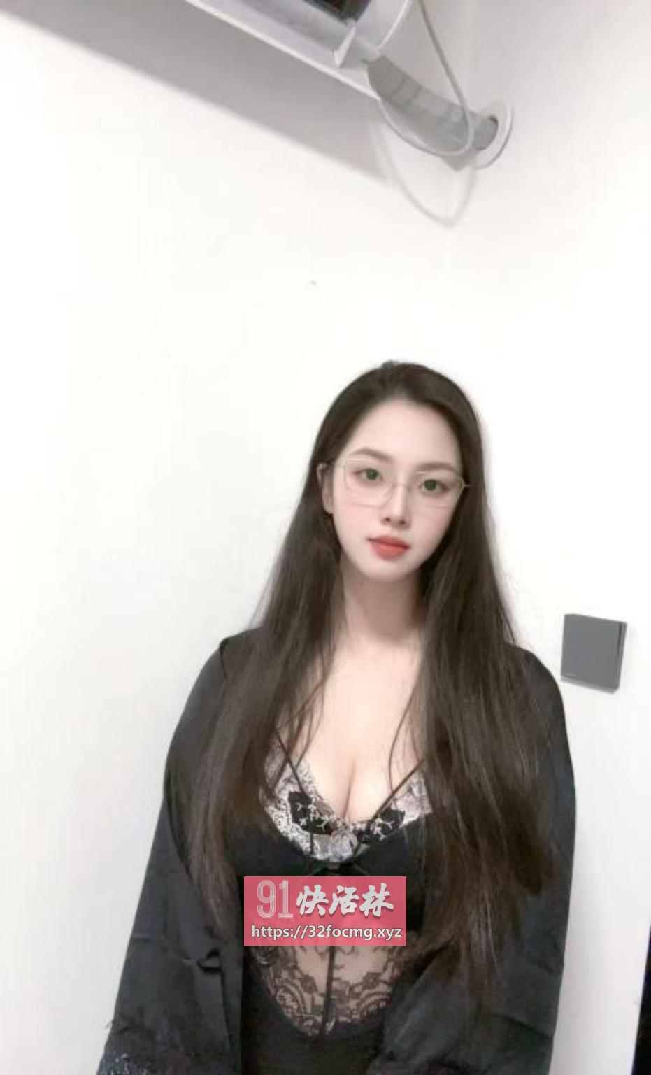 眼镜御姐杨杨酷爱各种丝袜