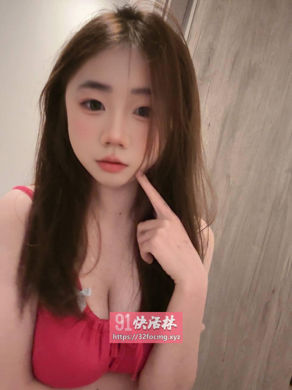 清纯性感长腿嫩妹粉嫩多汁