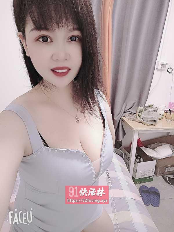 大胸小甜心少妇