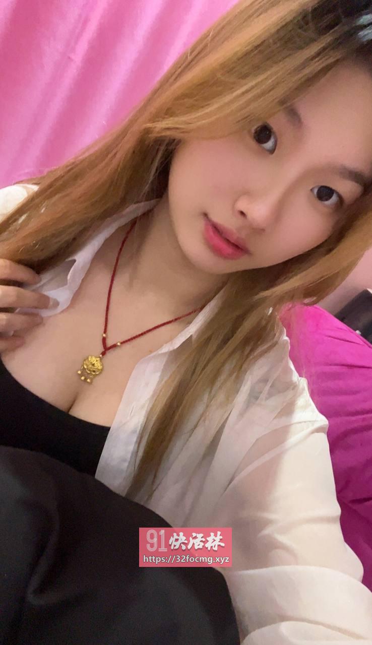 粉嫩多汁小骚妹