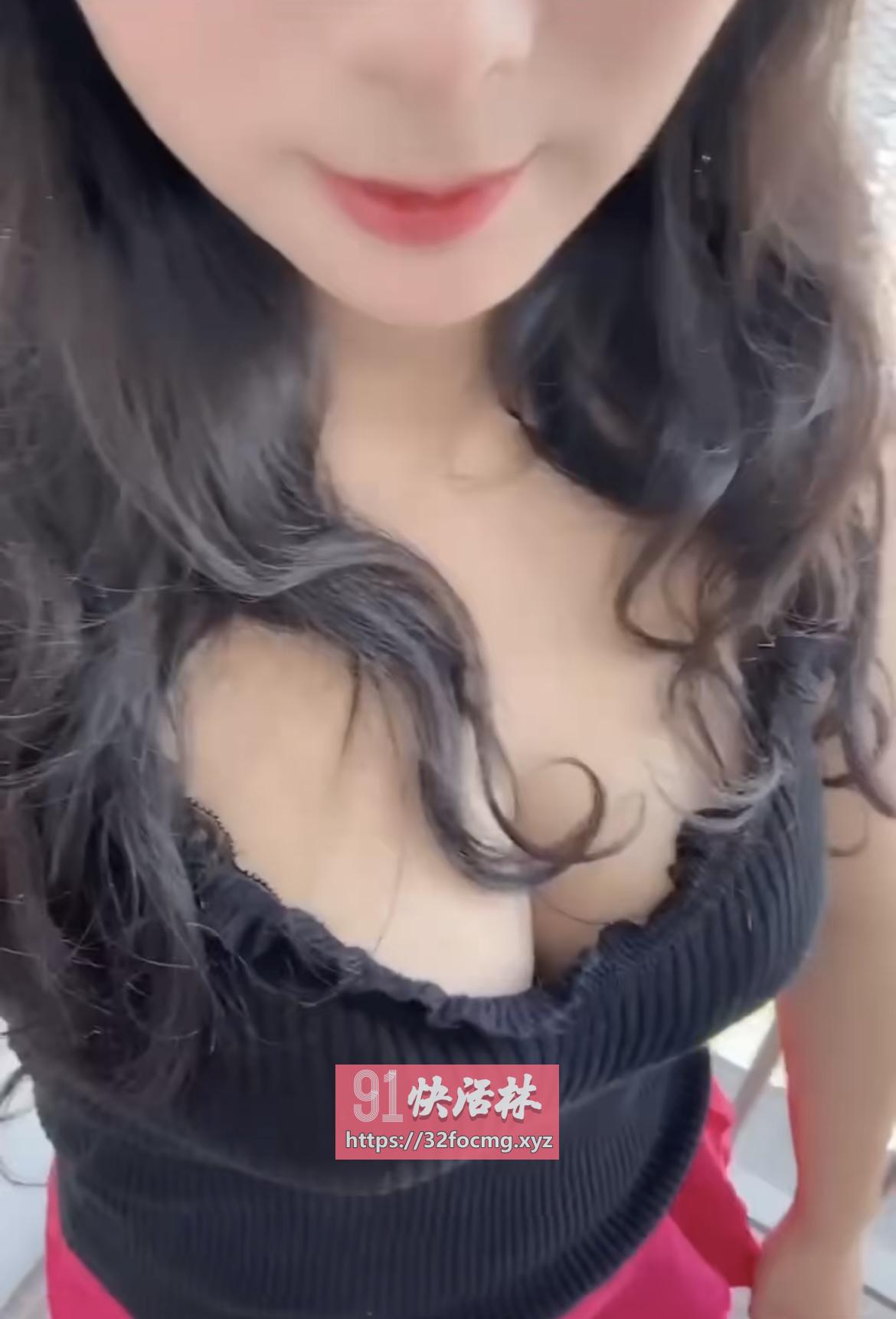 轻熟白皙大胸御姐